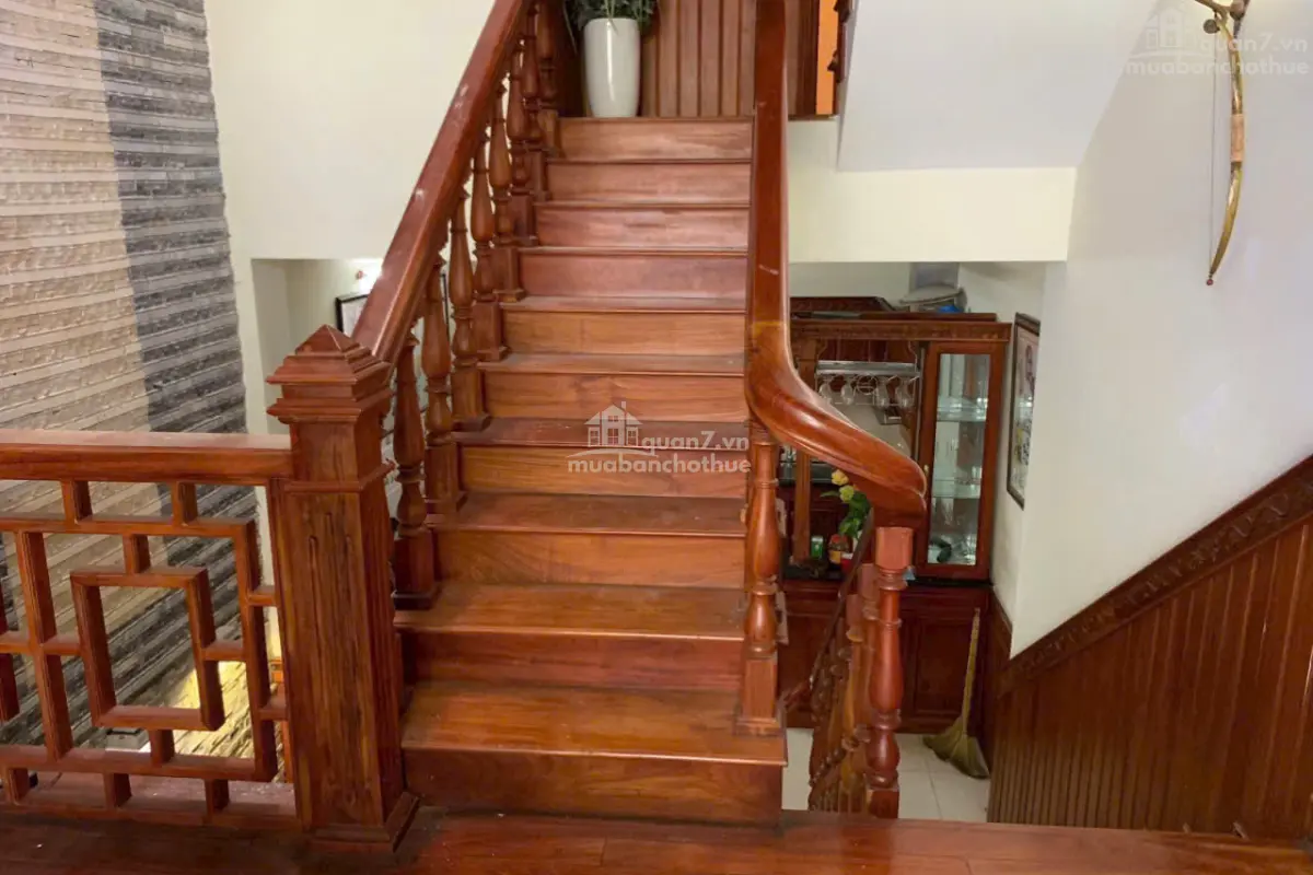 Nhà Đẹp - Full Nội Thất Gỗ Cao Cấp Có Sân Trước Rộng Rãi