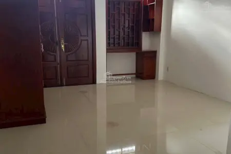 Nhà Đẹp - Full Nội Thất Gỗ Cao Cấp Có Sân Trước Rộng Rãi