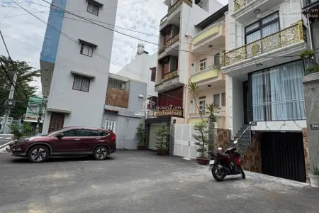 Nhà Đẹp - Full Nội Thất Gỗ Cao Cấp Có Sân Trước Rộng Rãi