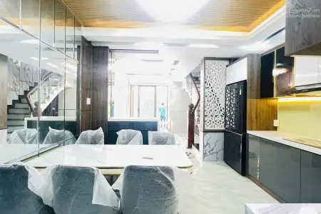 Bán Dãy 3 Căn Nhà Phố Hiện Đại Có Thang Máy – Đường Xe Hơi 20m