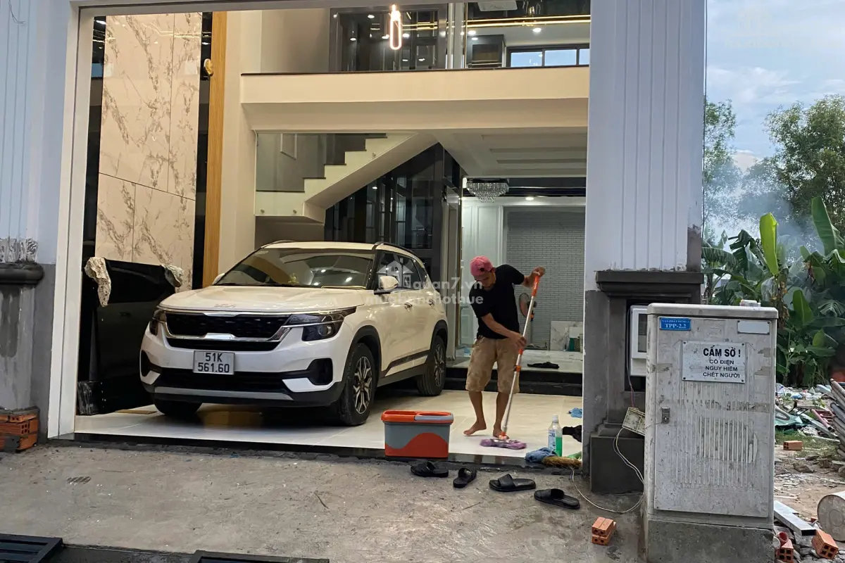 Nhà Phố Hiện Đại KDC Hoàng Quốc Việt - Có Thang Máy Gần Phú Mỹ Hưng